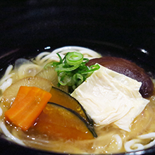 たっぷり湯葉の冬野菜あんかけうどん